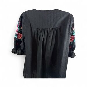 Savanna Jane Women's Black Floral Embroidered Blouse Size M